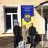 На фото: представники профспілкового комітету НБУВ Сергій Сербін (заст. голови) та Наталія Захарова (голова) з Волонтером Вадимом