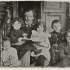 Фото О.І. Олеся у колі дітей. [1910-1920-ті рр.] – ІР НБУВ, ф. ХV, од. зб. 3070